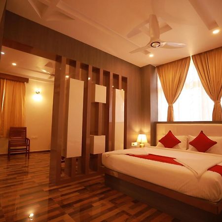 ホテル Sree Bharat Residency Alāndurai エクステリア 写真