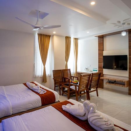 ホテル Sree Bharat Residency Alāndurai エクステリア 写真