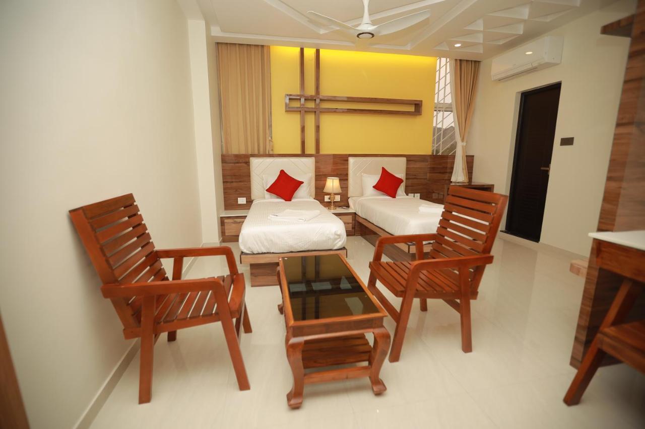 ホテル Sree Bharat Residency Alāndurai エクステリア 写真