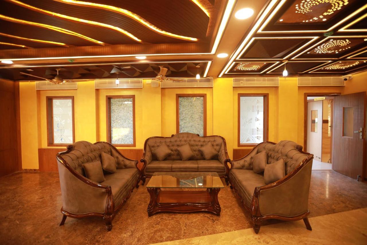 ホテル Sree Bharat Residency Alāndurai エクステリア 写真