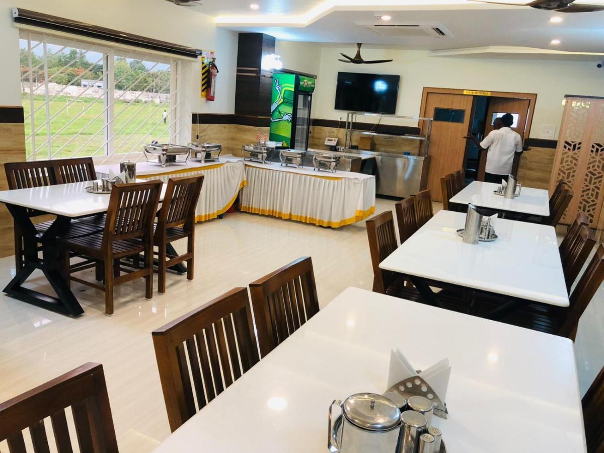 ホテル Sree Bharat Residency Alāndurai エクステリア 写真