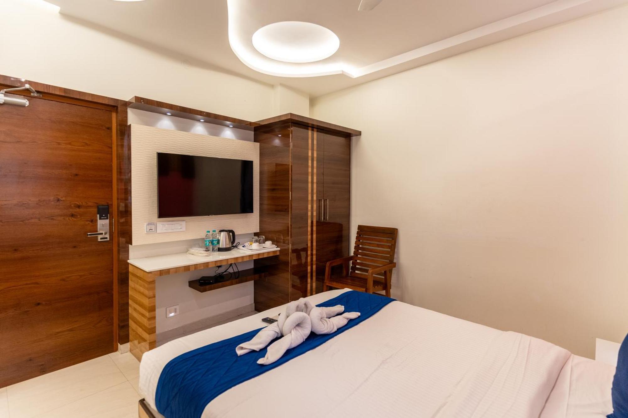 ホテル Sree Bharat Residency Alāndurai エクステリア 写真