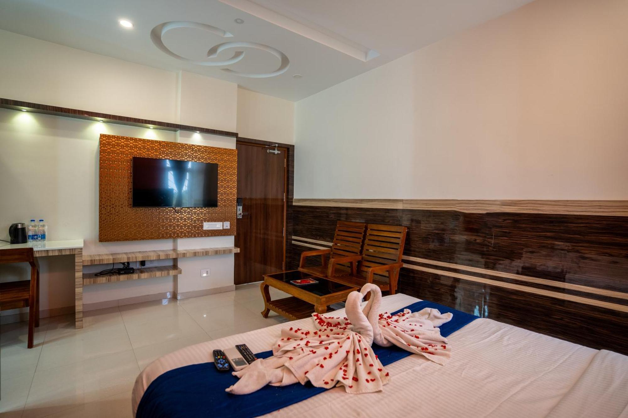 ホテル Sree Bharat Residency Alāndurai エクステリア 写真