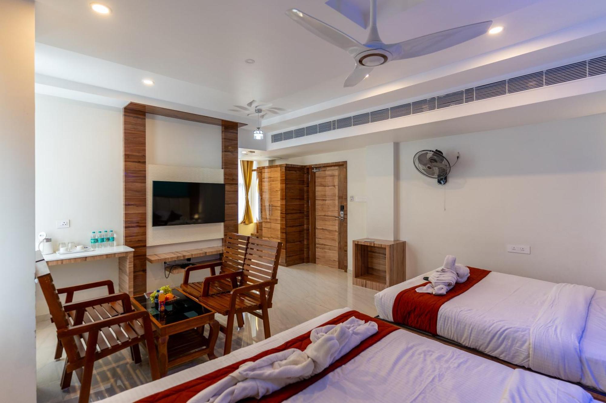 ホテル Sree Bharat Residency Alāndurai エクステリア 写真