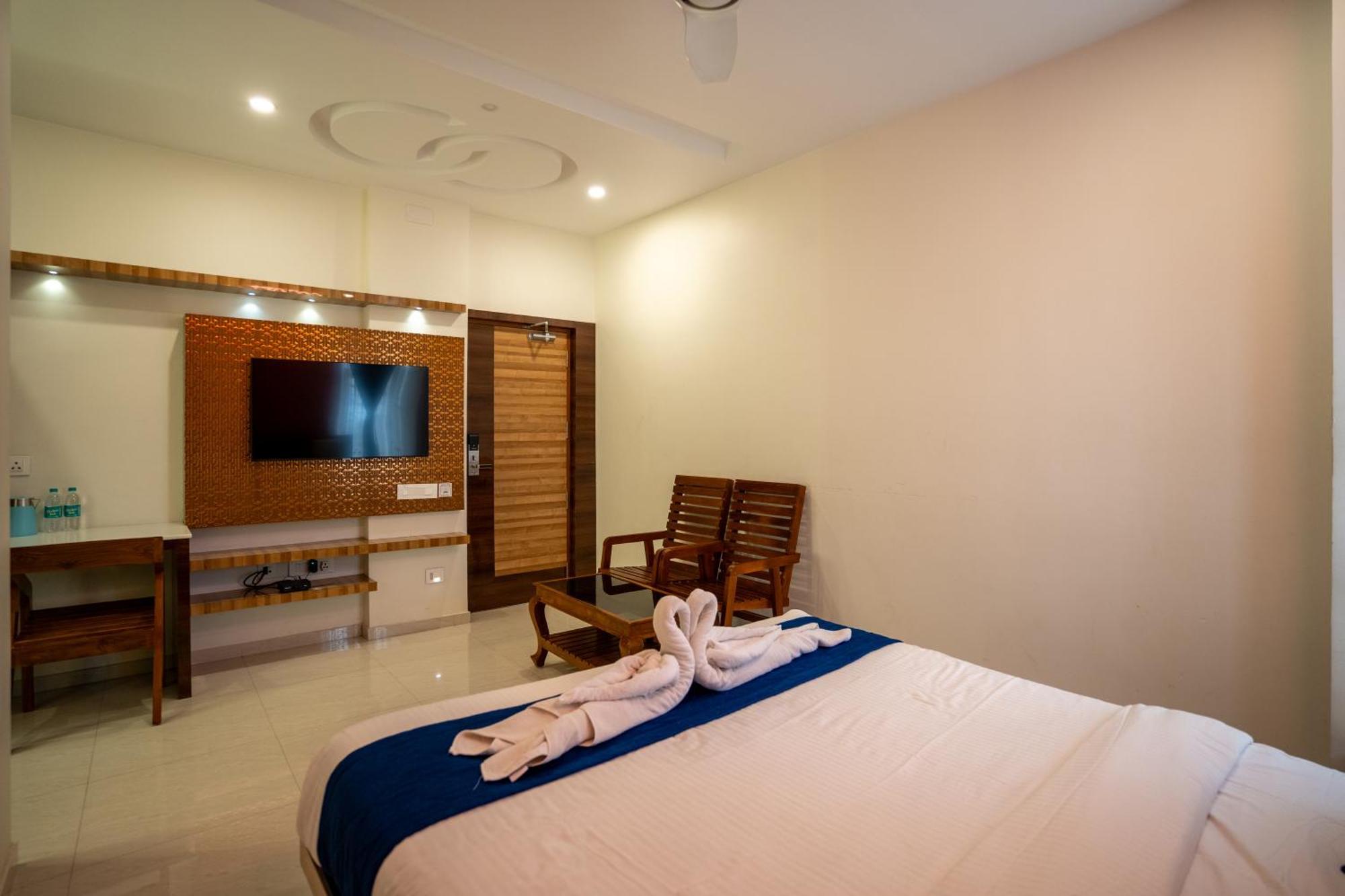 ホテル Sree Bharat Residency Alāndurai エクステリア 写真