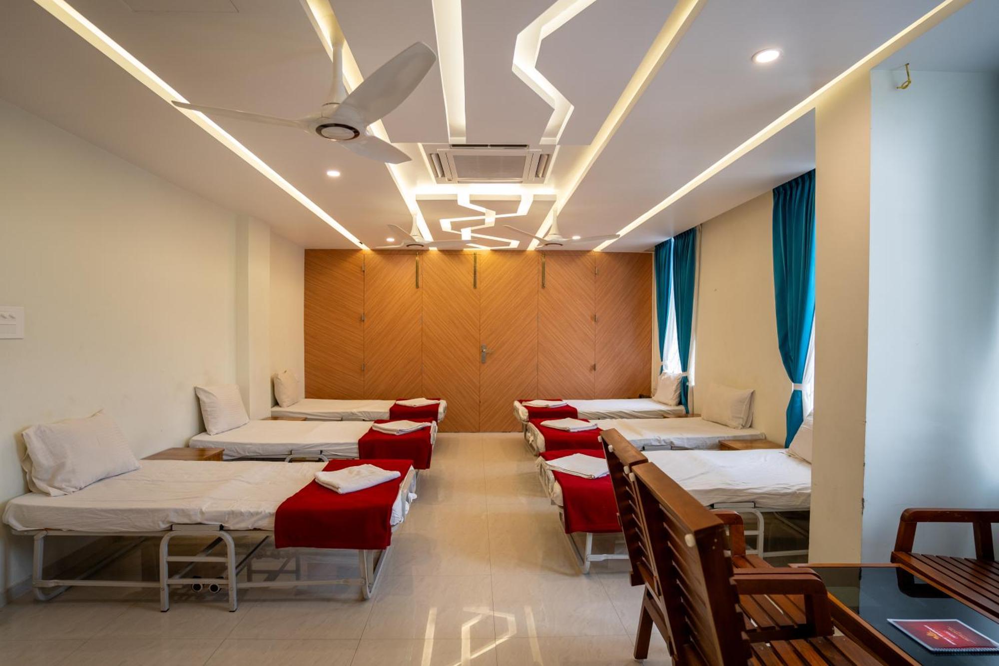 ホテル Sree Bharat Residency Alāndurai エクステリア 写真