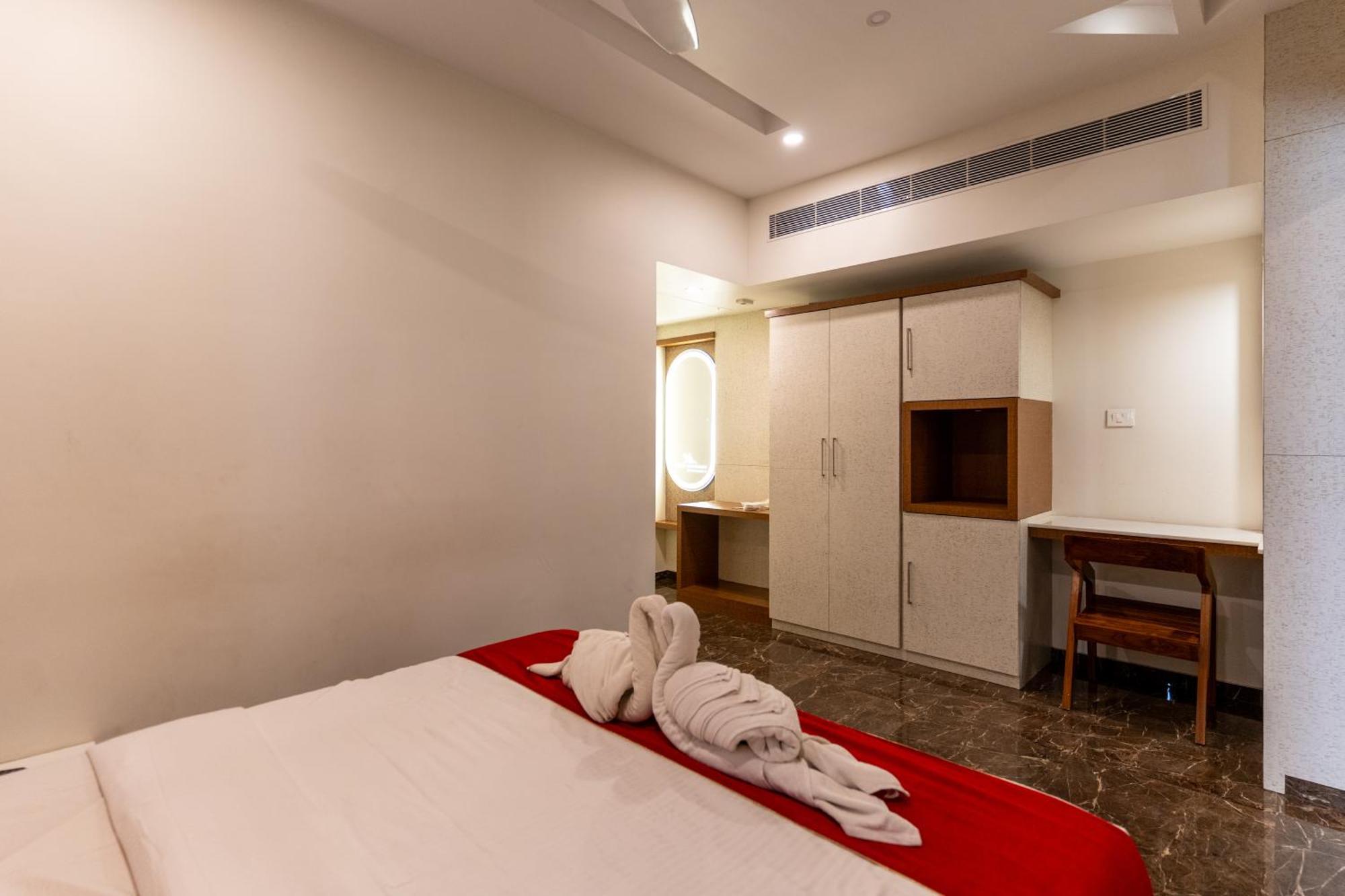 ホテル Sree Bharat Residency Alāndurai エクステリア 写真
