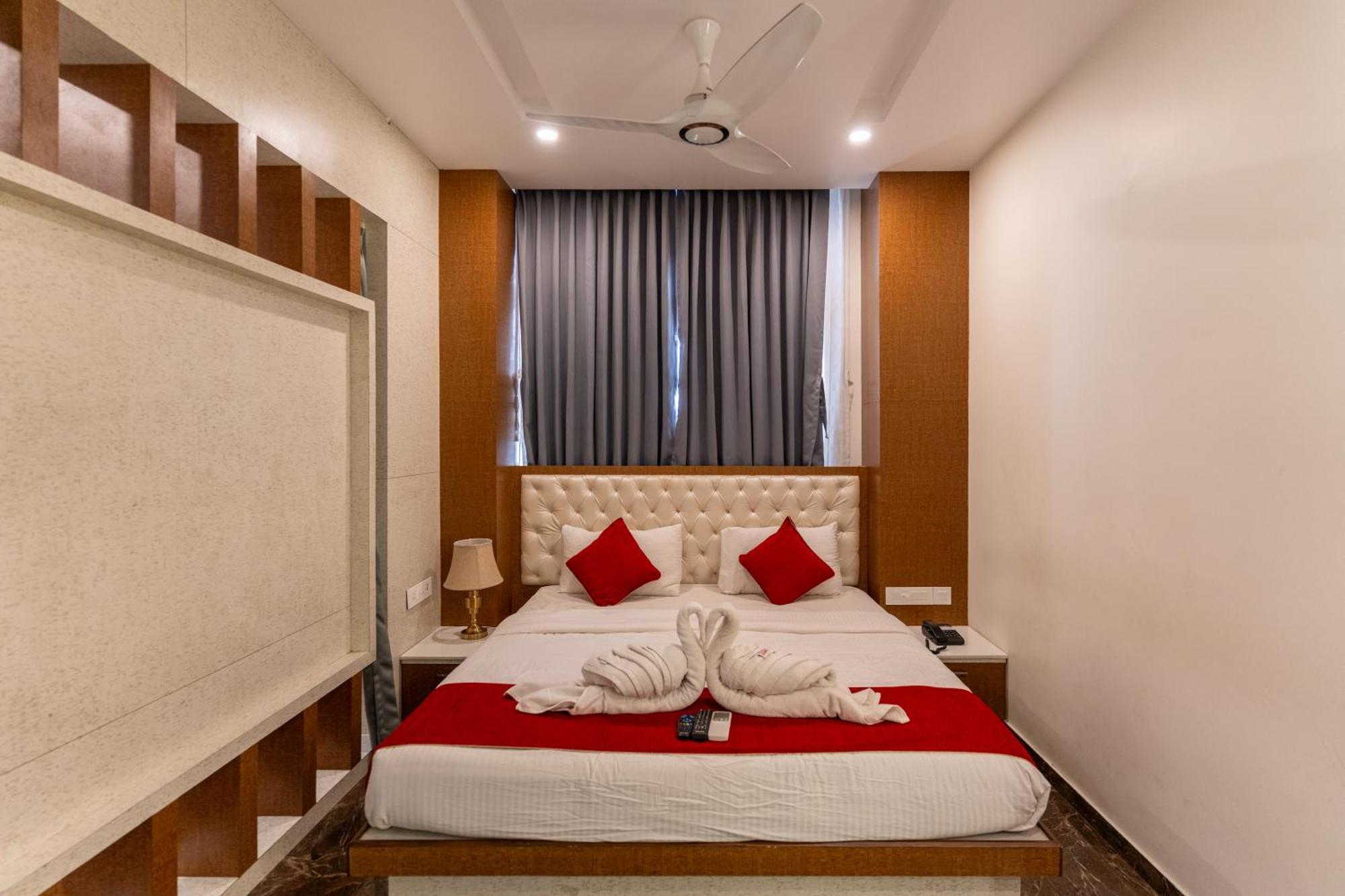ホテル Sree Bharat Residency Alāndurai エクステリア 写真