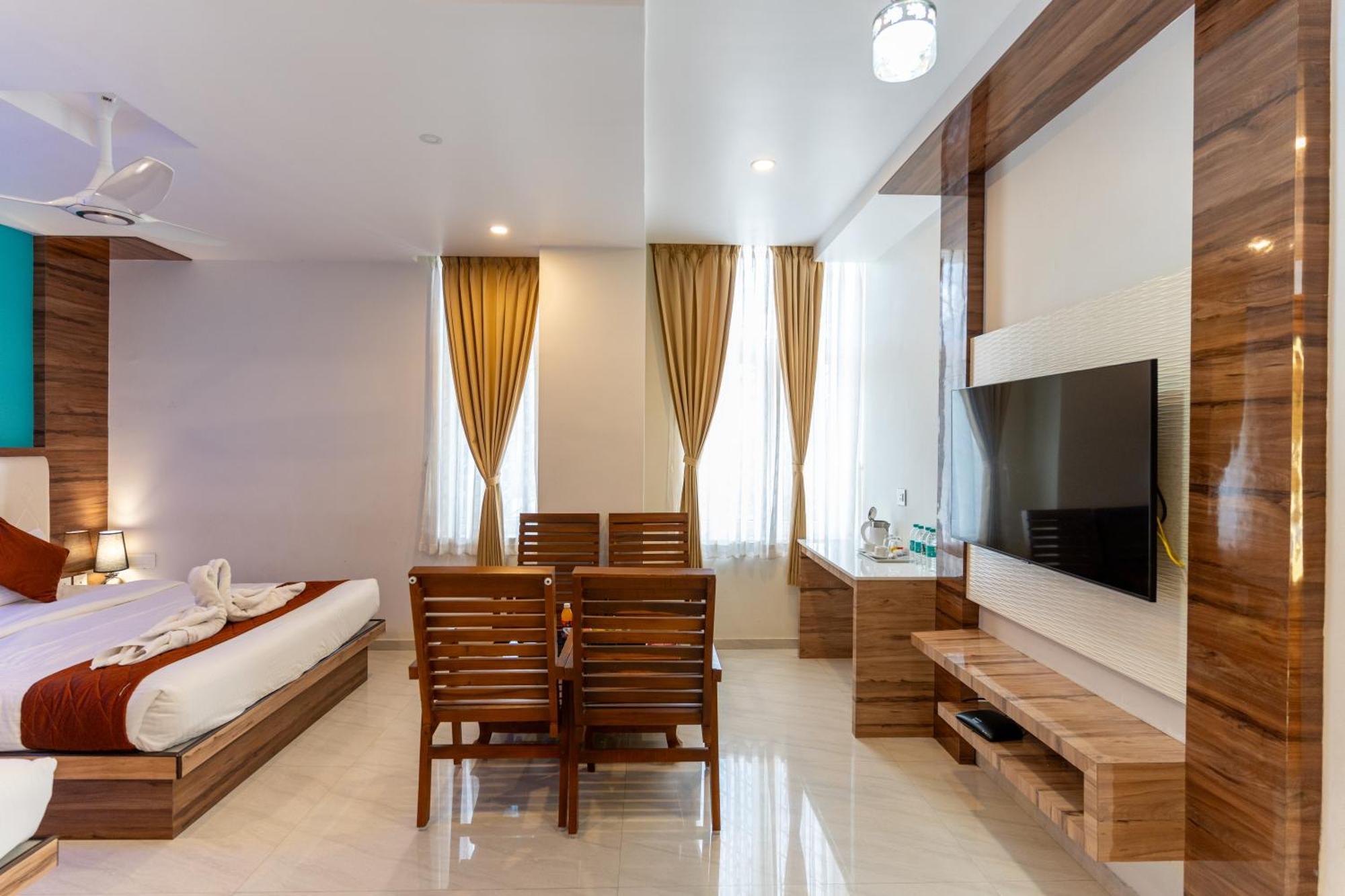 ホテル Sree Bharat Residency Alāndurai エクステリア 写真
