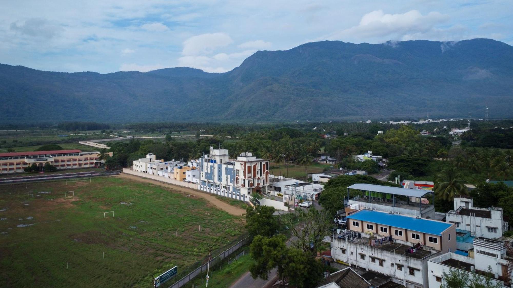 ホテル Sree Bharat Residency Alāndurai エクステリア 写真