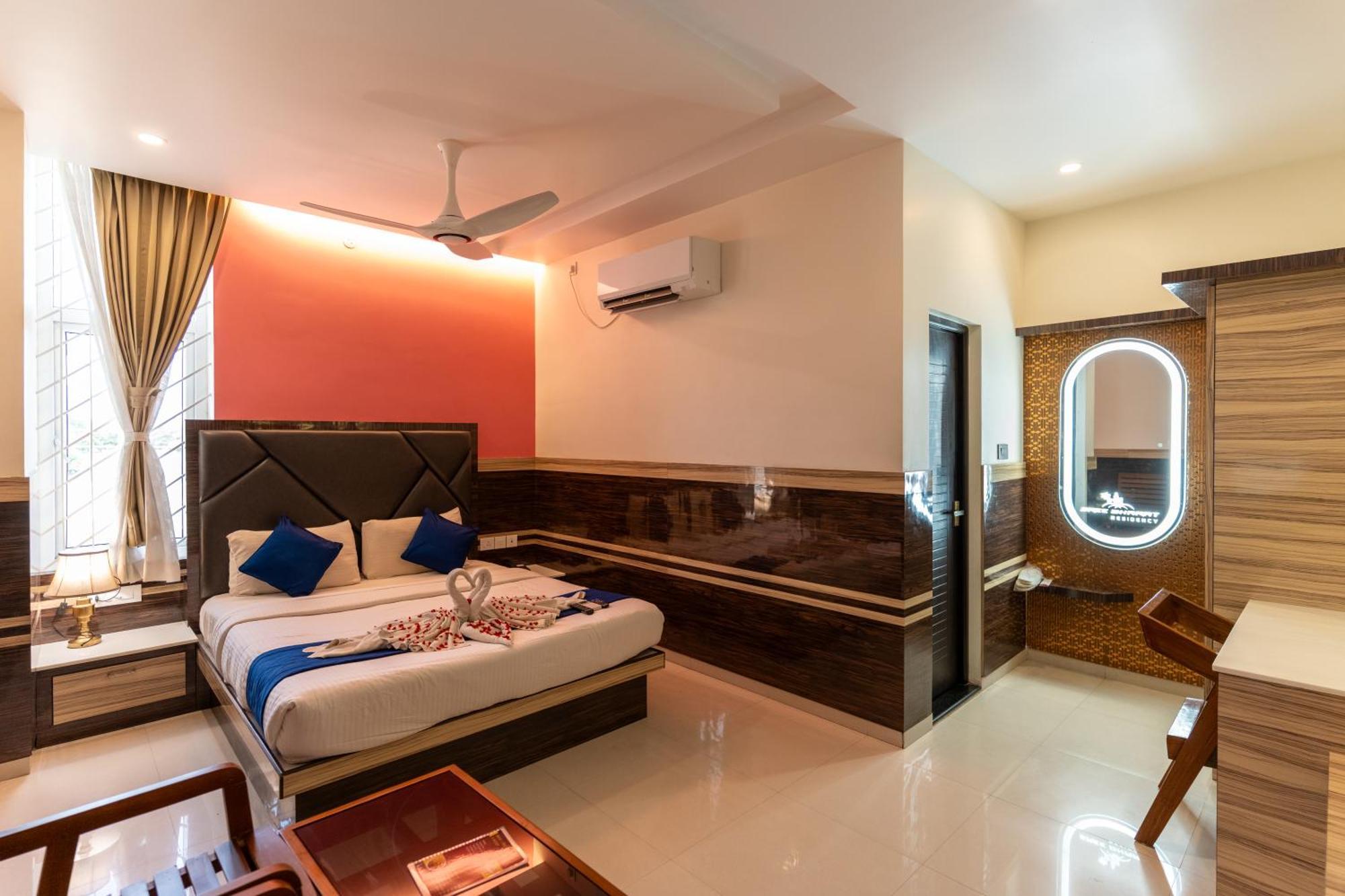 ホテル Sree Bharat Residency Alāndurai エクステリア 写真